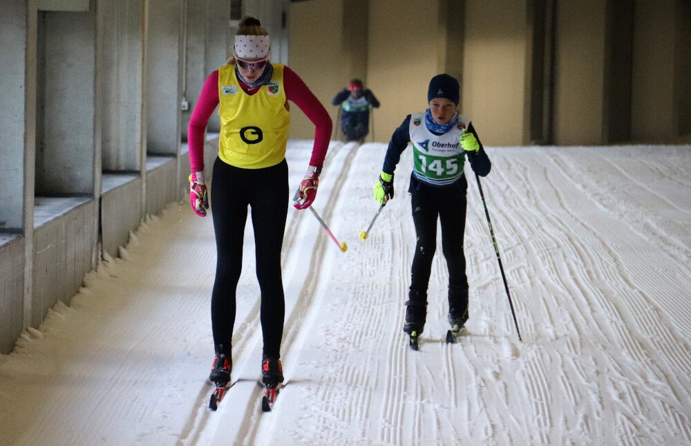 Nachwuchsathleten in der Skihalle Oberhof